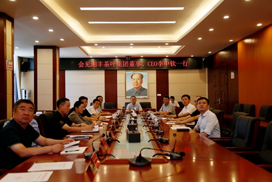 在线买世界杯平台-世界杯（中国）集团董事CEO李中钦博士拜会武陵源区委书记张龚
